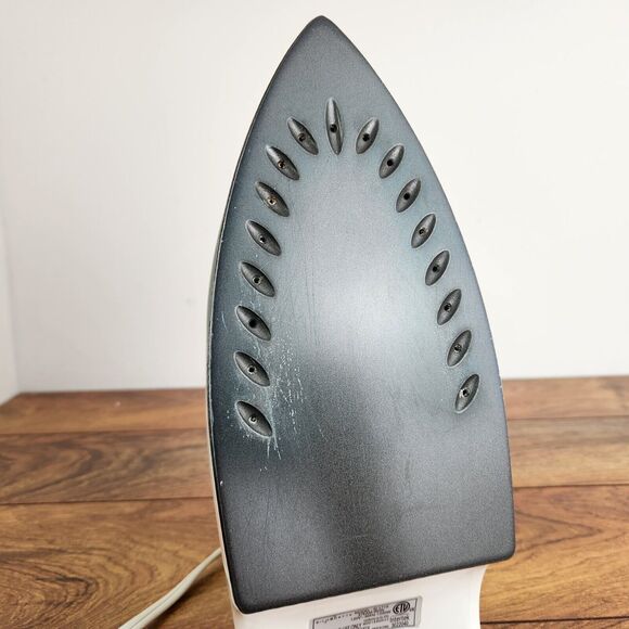 Silhouette Model SI-1710 White Green Handheld 1200 Watt Clothes Steam Iron - Picture 5 of 9